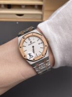 Audemars Piguet Royal Oak Quartz 33MM Swiss Watch – 1:1 Mirror Replica Edition - Image 10