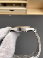 Audemars Piguet Royal Oak Quartz 33MM Swiss Watch – 1:1 Mirror Replica Edition - Image 7