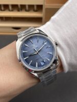VS Factory Omega Men’s Seamaster Top-Tier Replica Watch – Blue Dial, Steel Bracelet (Ref. 220.10.41.21.10.001) - Image 10